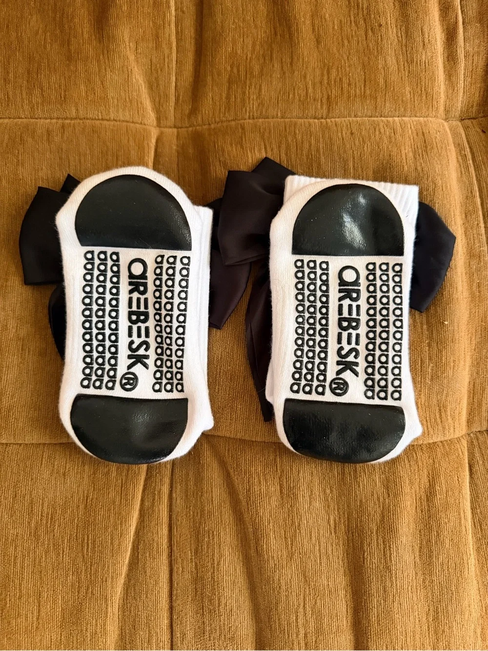 Arebesk Anna grip socks size medium